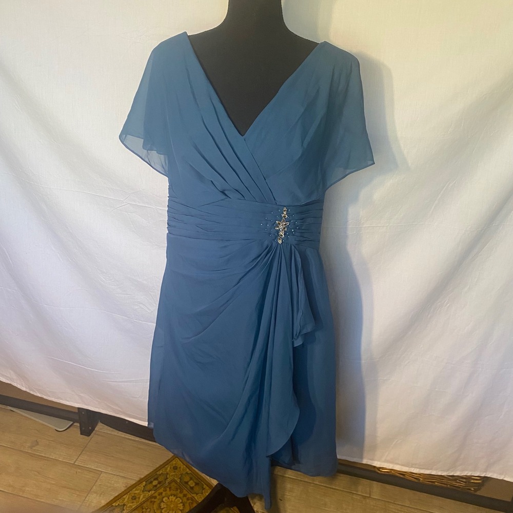 Elegant Teal Wrap-Style Chiffon Dress with Jeweled Accent